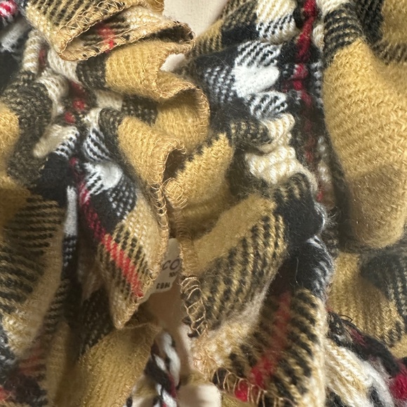 House Of Scotland Ruffle Scarf - Picture 3 of 6